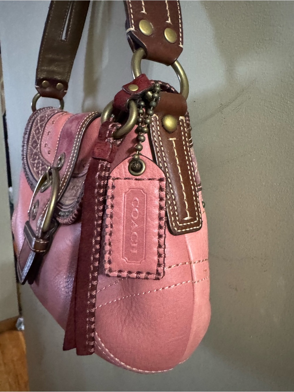 Vintage Y2K Coach Soho Stitched Pink Leather Studded Flap Shoulder Bag F10479 - Picture 4 of 11
